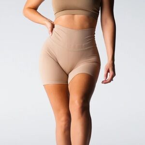 NVGTN Signature 2.0 Shorts Beige Size Medium 6” Gym Workout Training